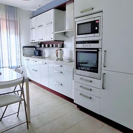 Rias Baixas En Ribeira Piso Centrico Con Parking Y Wifi Appartement Buitenkant foto